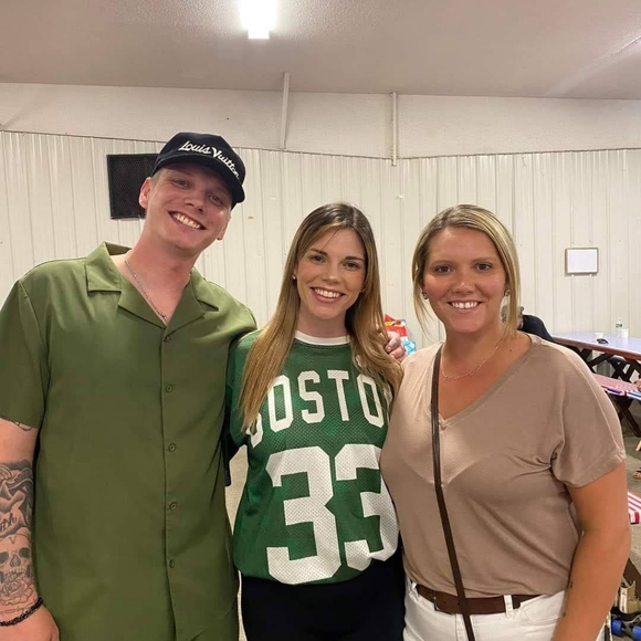 Meet your Posher, Ronda - Picture 3 of 14